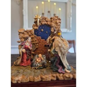 Dillards Trimmings Nativity On Wooden Base - Ceramic - With Original Box￼